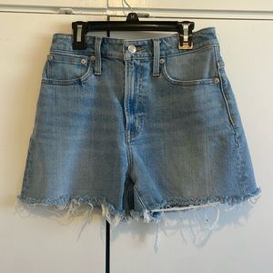 Madewell Raw Hem Shorts size 26 (The Curvy Perfect Vintage)